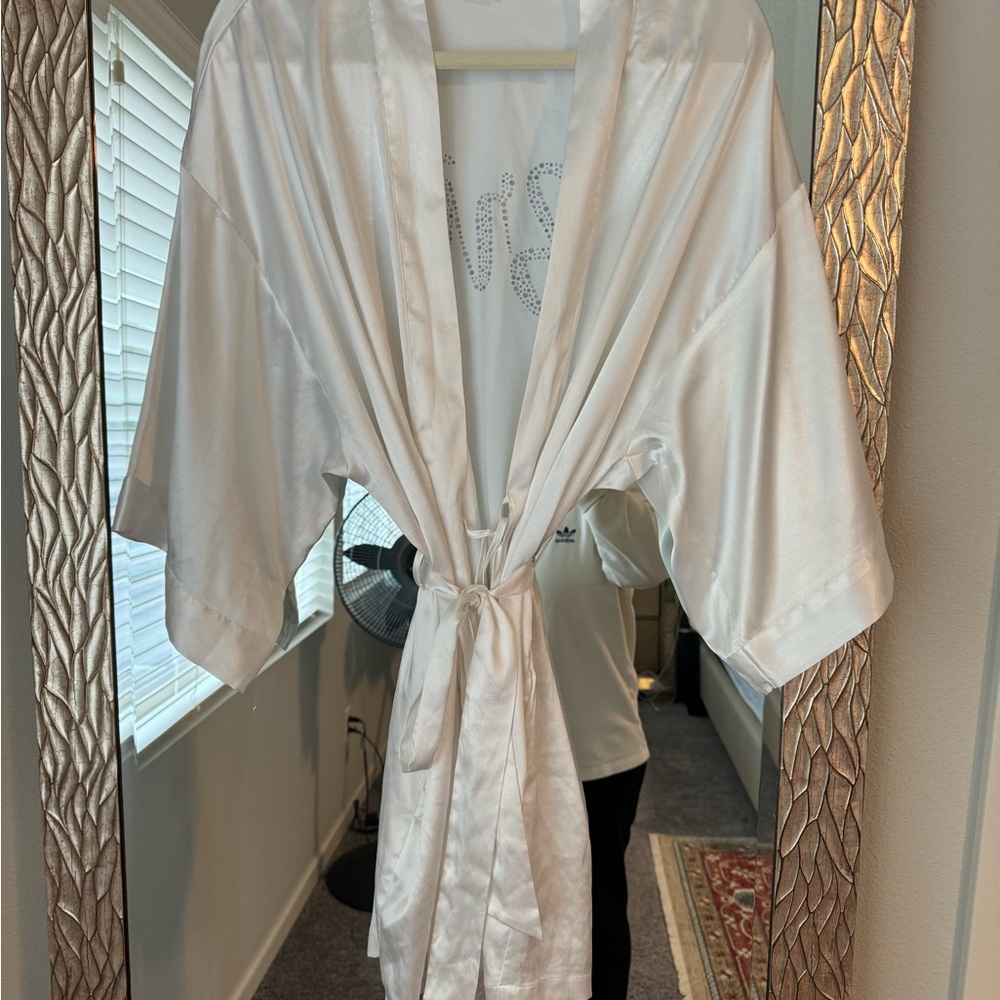 Embellished Bride Robe- VS - Picture 2 of 4
